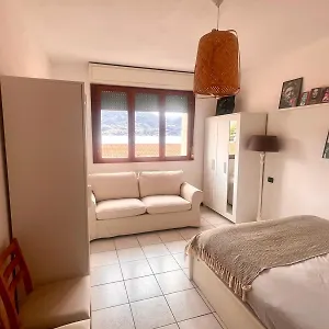 Como Lake With Two People Lake View And Near Beach Appartement Acquaseria